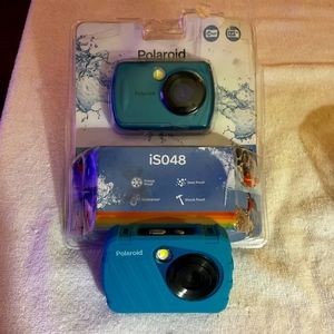 2 BEAUTIFUL BASICALLY NEW Polaroid18MP Waterproof Camera.